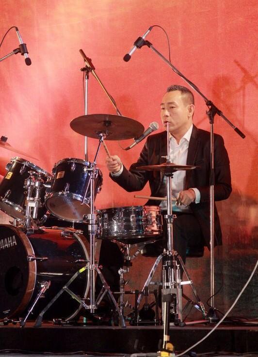 香江沉浮笑看风云,笑看沉浮，谱写时代传奇